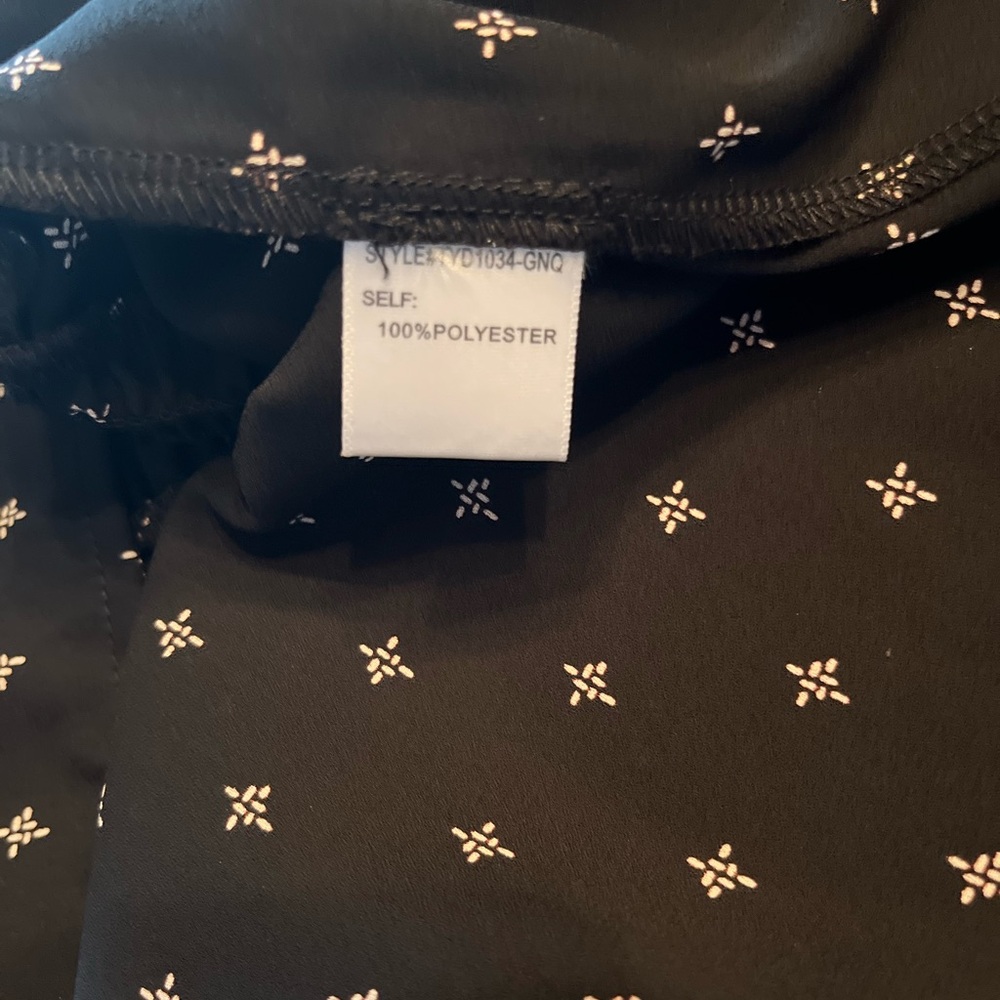 dee elly M, V open shirt style collar, black blouse - Picture 5 of 9